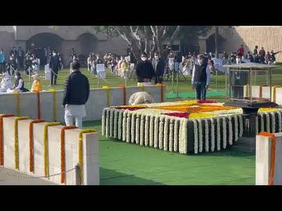 Rahul Gandhi pays homage to Mahatma Gandhi on his death anniversary