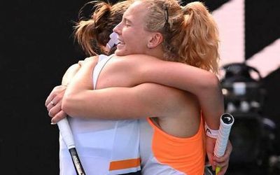 Australian Open 2022 | Krejcikova and Siniakova fight back to win doubles crown