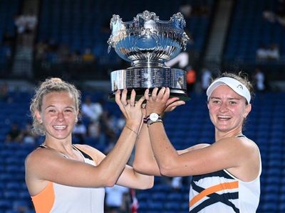 Krejcikova, Siniakova claim Open doubles