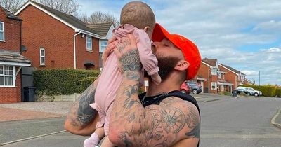 Ex-Mansfield footballer Ashley Cain helping parents of girl fighting same cancer which killed his daughter