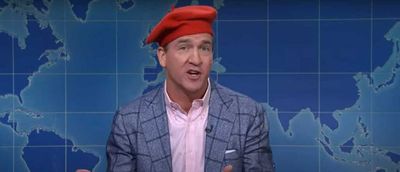 Peyton Manning makes hilarious ‘SNL’ appearance on ‘Weekend Update’ with a Tom Brady joke