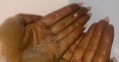 Twins share 'best hack ever' for removing fake tan - and it won't cost you a penny