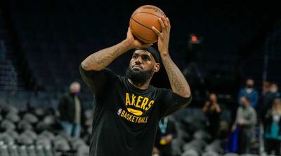 Lakers Star LeBron James Dealing With ‘General Swelling’ in Knee, Coach Frank Vogel Says