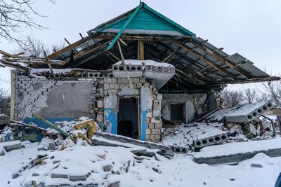 War-weary residents lament homes lost in eastern Ukraine shelling