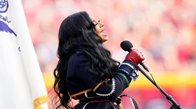 Watch: Chiefs Fans Help Sing National Anthem After Ashanti’s Mic Malfunctions