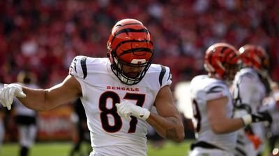 Bengals TE C.J. Uzomah Leaves Game With Knee Injury