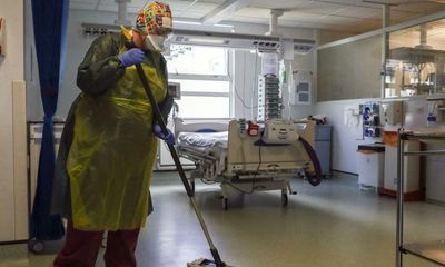 Porters and cleaners at London NHS hospitals begin two-week strike