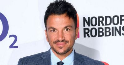 Peter Andre apologises to fans after he suffers concert mishap