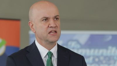 Queensland records three new COVID-19 deaths and 7,462 new cases, hospitalisation rate trending down
