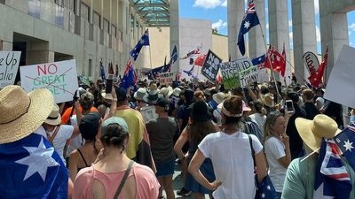 GoFundMe freezes $160,000 until organisers of Convoy to Canberra protests detail spending plan