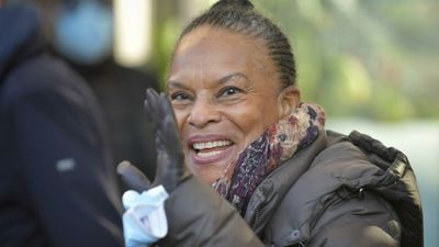 French 'people's primary' backs former minister as unity candidate
