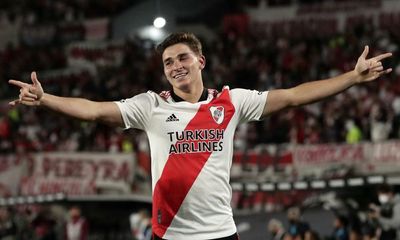 Manchester City clinch signing of River Plate’s Julián Álvarez for £14m