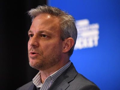Vic awaits ATAGI before vax mandate call