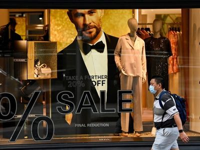 Retail spending dives as RBA meets