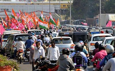 Huge traffic jam near Rail Nilayam