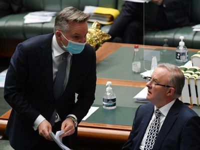 Labor accused of 'humiliating' gas switch