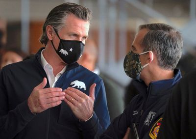 California governor criticized again for not wearing a mask