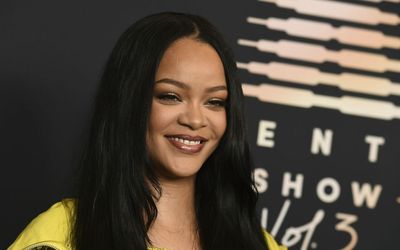 Rihanna announces pregnancy in high-fashion photoshoot