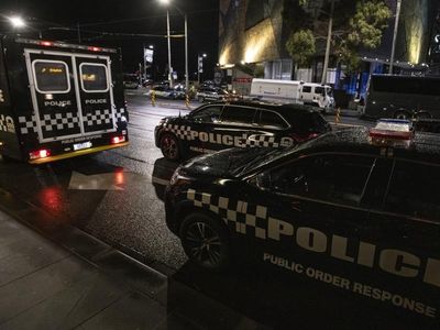 Vic cops face charges on wrongful warrants