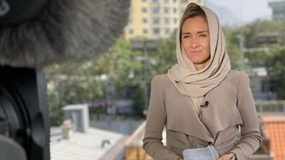 Pregnant New Zealand journalist Charlotte Bellis offered a way home from Afghanistan with place in hotel quarantine
