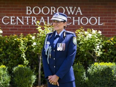 Top cop elects for small town ceremony