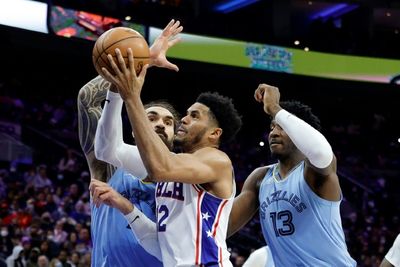 Red-hot Sixers slip past Grizzlies, Curry powers Warriors over Rockets