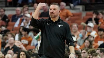 Texas Tech Fans Hound Former Coach Chris Beard, Texas Bus Ahead of Big Matchup