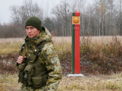 US State Dept issues advisory for Belarus, orders diplomats' families to leave amid border tensions