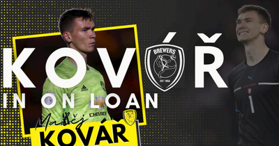 Manchester United young goalkeeper signs new contract and seals deadline day loan