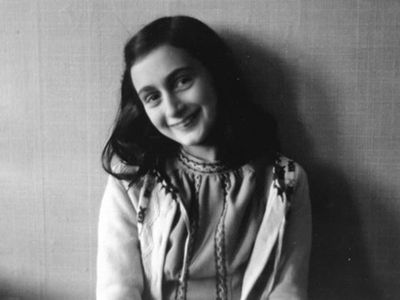 Dutch publisher of book which claims Anne Frank was betrayed by Jewish notary apologises and suspends printing