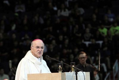 Italy chief chaplain condemns call for COVID disobedience by police