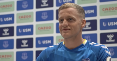 Five Manchester United players send messages to Donny van de Beek after Everton move