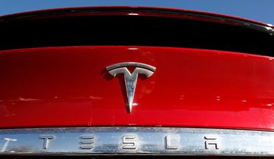 Tesla recall: "Full Self-Driving" software runs stop signs