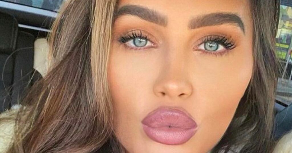 Lauren Goodger promotes OnlyFans days after announcing…