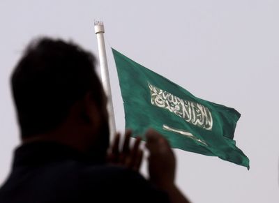 Saudi Arabia moves to redefine Islam-bearing green flag