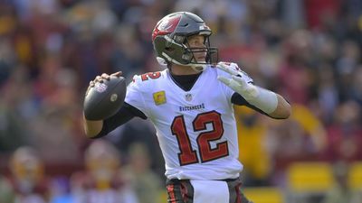 Tom Brady officially announces retirement