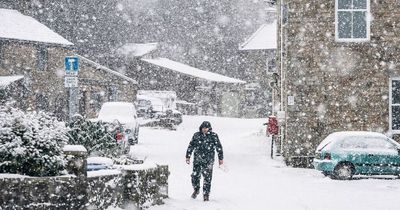 Snow expected in UK in DAYS as Met Office issues weather warning with Arctic plunge