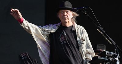 Popular Dublin pub hosting Neil Young night after singer removes music from Spotify