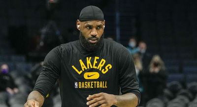 Lakers’ LeBron James (knee) expected to miss game vs. Trail Blazers