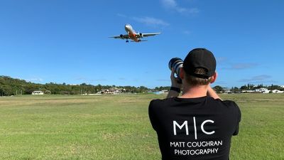 Hollywood superstars give planespotting 'paparazzi' much needed fix on the Gold Coast