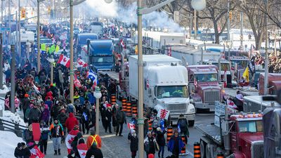 Unvaccinated truckers find roadblocks at Canada-US border - Roll Call