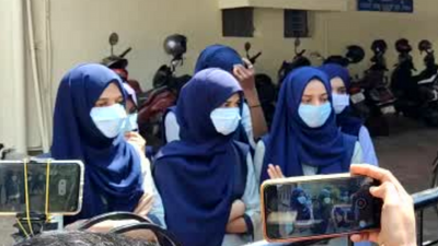 Karnataka: Six girls defy hijab ban, denied classroom entry