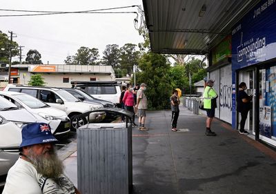 Australia's COVID-19 hospital admissions fall to lowest in weeks
