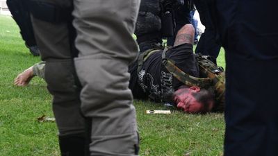 Three people arrested in Canberra's parliamentary triangle as protests against COVID-19 vaccine mandates continue