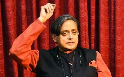 Tharoor toes UDF line on SilverLine