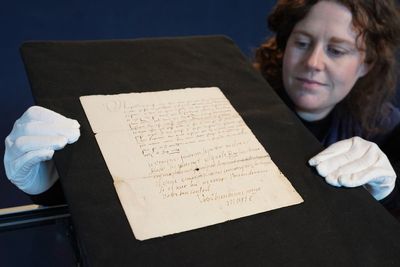 Letter written by Mary Queen of Scots sells for £32,500 at auction