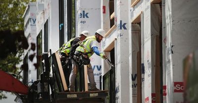 Chicago has plenty of job opportunities in the construction trades