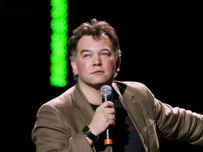 Stewart Lee to remove stand-up catalogue from Spotify amid Joe Rogan ‘misinformation’ controversy