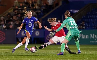 Holders Chelsea ease past Manchester United to reach League Cup final