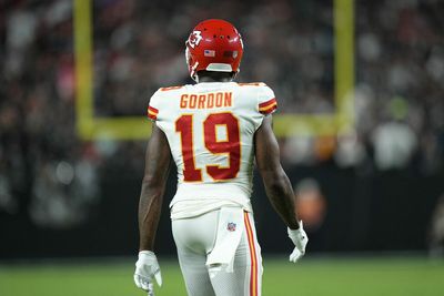 Chiefs sign 13 players to reserve/future contracts